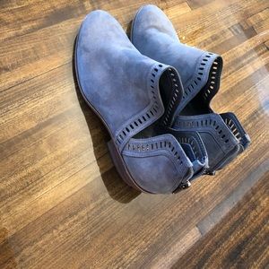 Vince Cumuto ankle boot grey suede